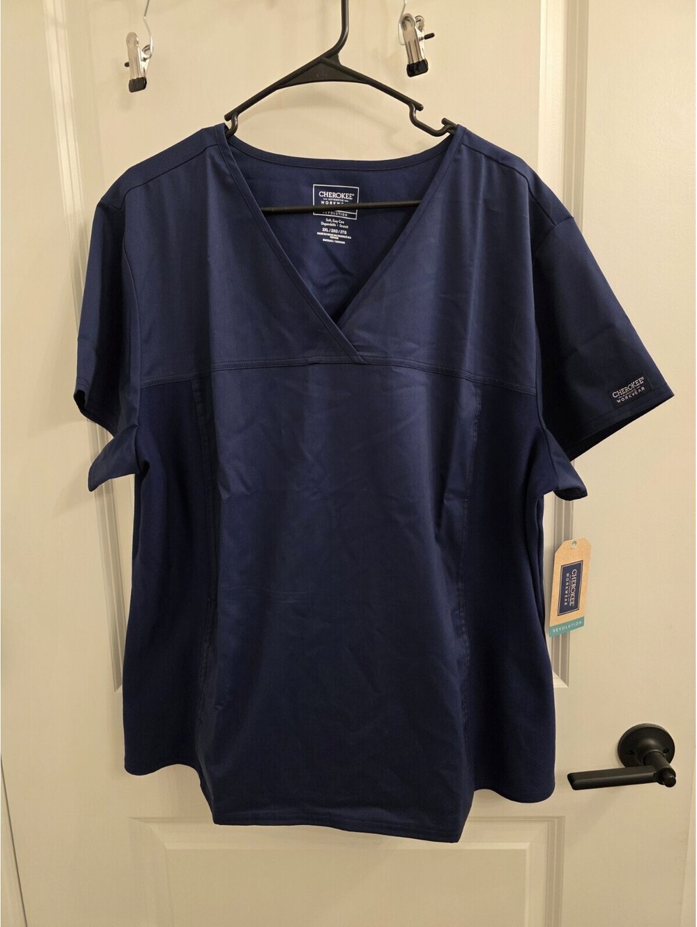 New Cherokee WW Revolution WW2875 NWT Women's Scrub Top Navy Size XXL 2XL